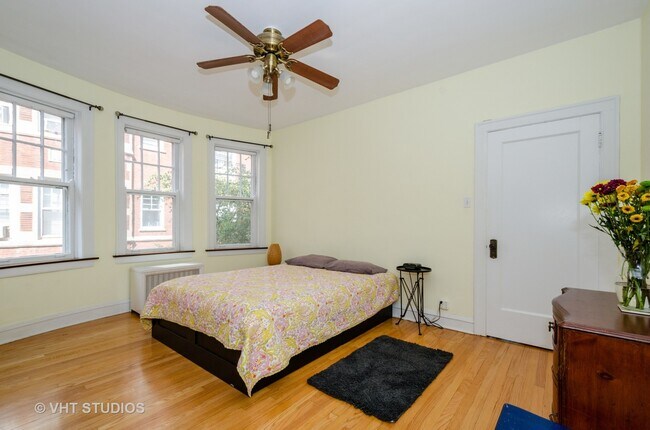 Foto del edificio - 734 Hinman Ave