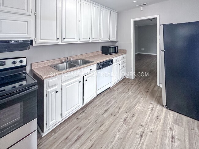 Foto del edificio - 1316 Rayfield Dr