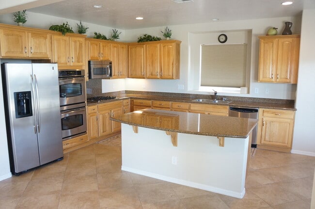 Building Photo - BEAUTIFUL 4 BEDROOM HOME IN SILVERSTONE CO...