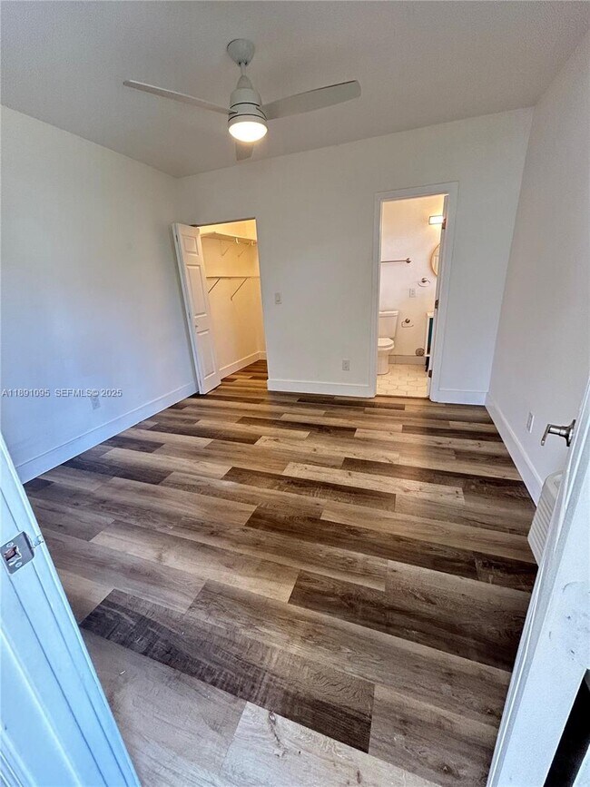 Foto del edificio - 571 NE 67th St