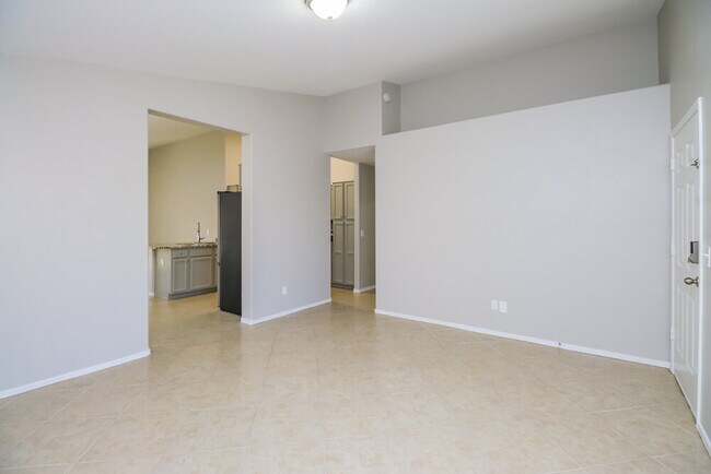 Building Photo - 973 E Yuma Ave