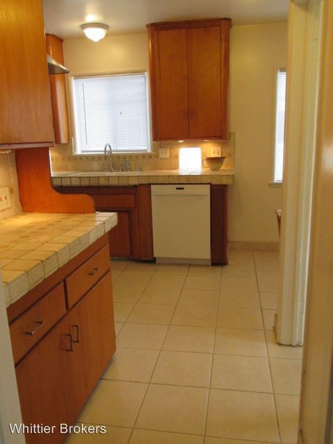 Building Photo - 3 br, 1.5 bath House - 15131 Carnell Street