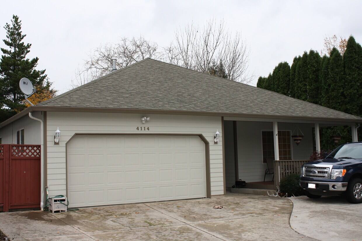 Primary Photo - Beautiful One Level Home in Quiet Area