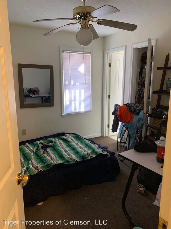 Foto del edificio - 3 br, 2 bath Room For Rent - 106 Ole Towne Sq