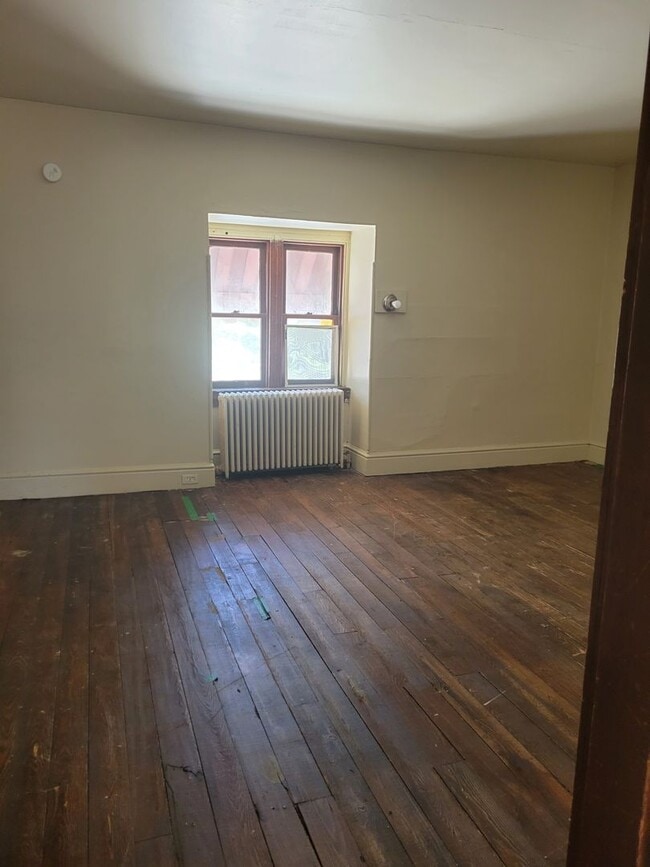 Building Photo - 28 S Hartley St