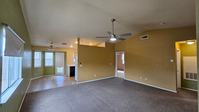 Building Photo - Adorable Condo in Summerhills Community!