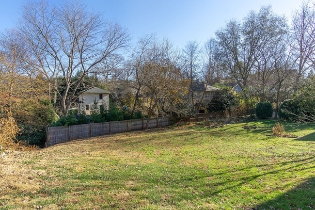 Building Photo - Montford Furnished Rental