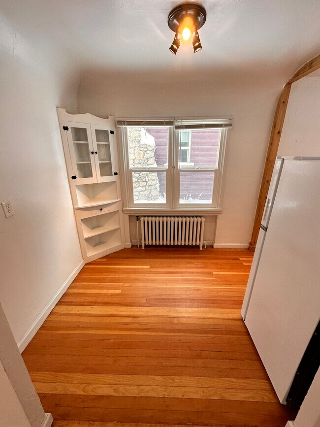 Foto del edificio - 2445 Custer Ave