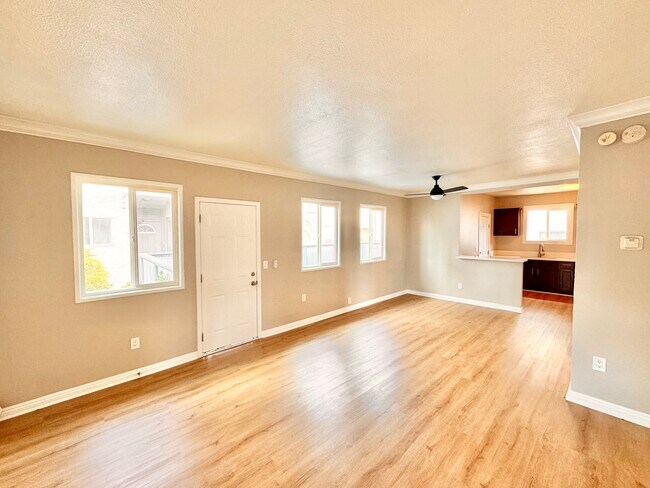 Building Photo - 4348 Lockwood Ave