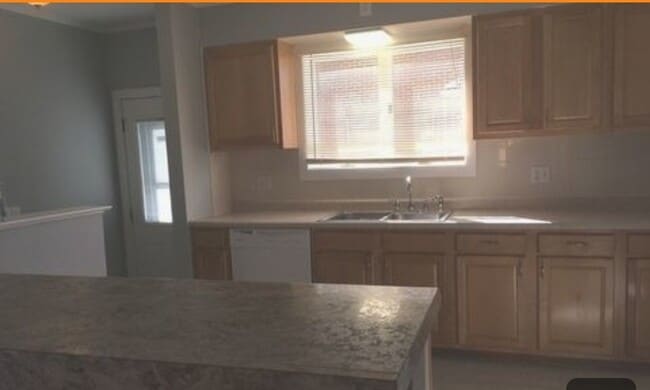 Building Photo - 7425 Lake St