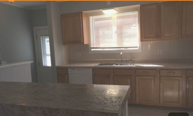 Foto del edificio - 7425 Lake St