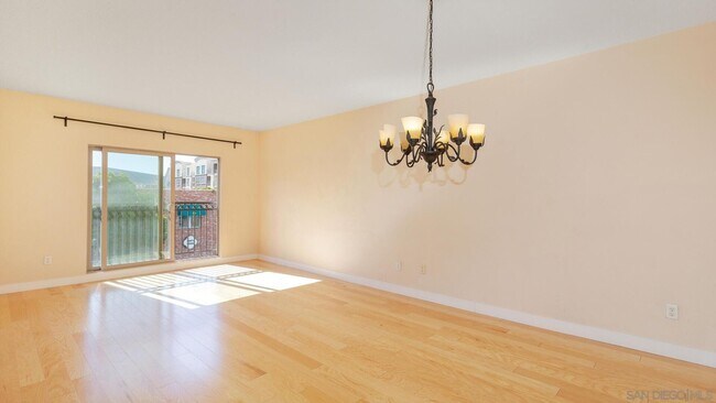 Foto del edificio - Perfectly located 1 bed/1 bath unit in Downtown now available! - $2,200/MO