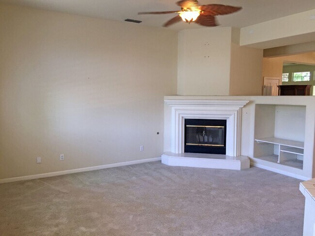 Building Photo - Executive 4 Bedroom 2.5 Bath, 2400 sft. El...