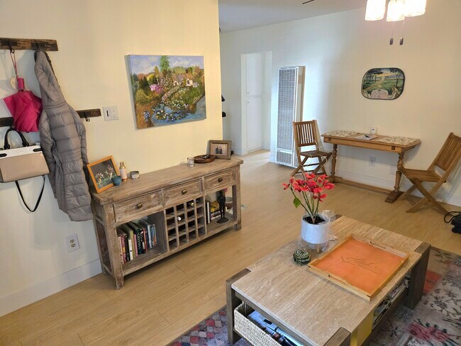 Foto del edificio - 4262 Wilson Ave