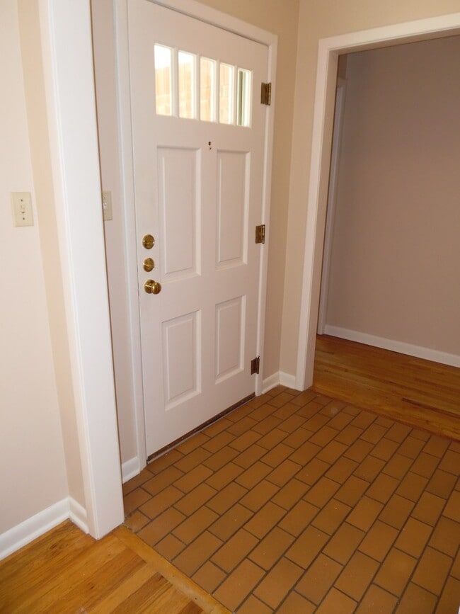 Building Photo - Live in Benbrook!