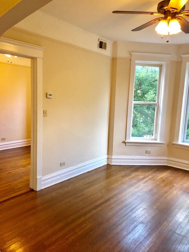 Building Photo - 5818 N Ridge Ave
