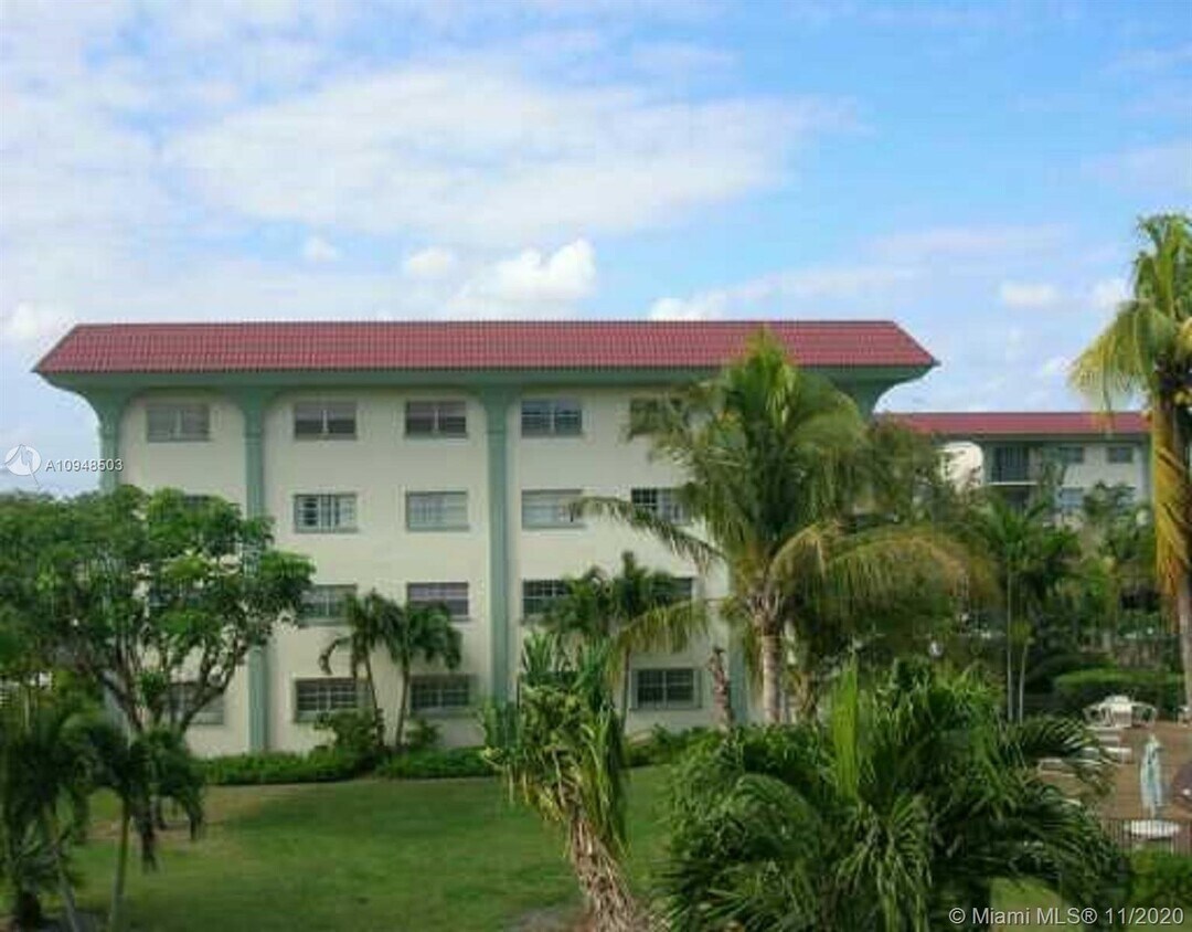 Foto principal - 8107 SW 72nd Ave