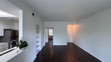 Building Photo - 6000 Shepherd Mountain Cove