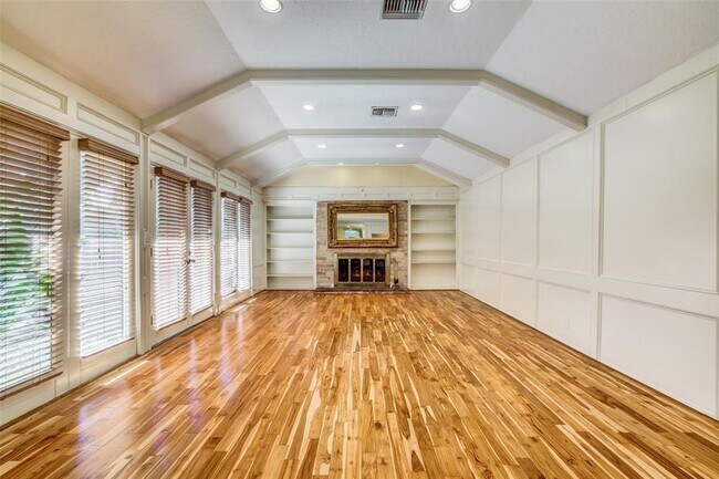 Building Photo - 626 Thicket Ln