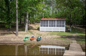Building Photo - 2207 White Oak Ln