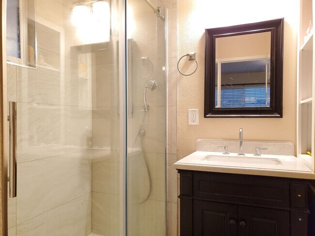 Building Photo - Spacious And Remodeled Single Story Home, ...