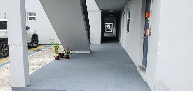 Foto del edificio - 4300 SW 67th Ave