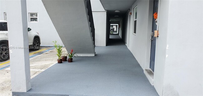 Building Photo - 4300 SW 67th Ave