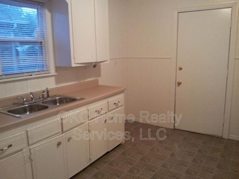 Building Photo - 1420 Reding Dr