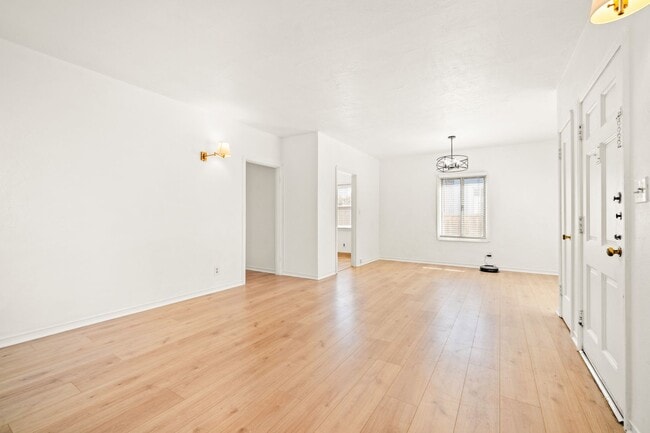 Foto del edificio - Charming Oakland Oasis with Detached Works...