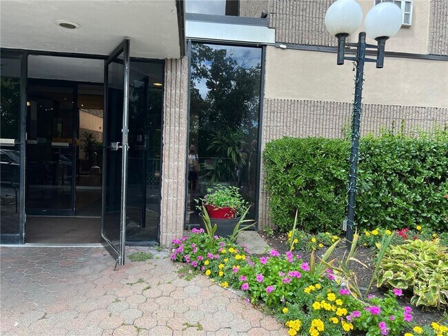 Foto del edificio - 130 Colonial Pkwy