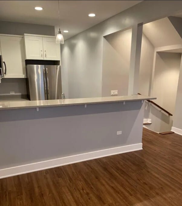 Building Photo - 1810 W Touhy Ave