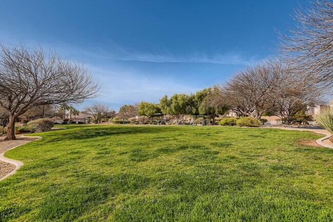 Foto del edificio - 2 Bedroom Townhouse in a GATED Beautiful M...