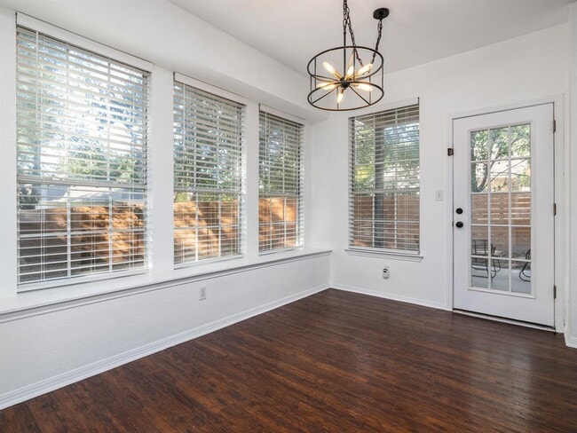Foto del edificio - 2934 Sussex Gardens Ln