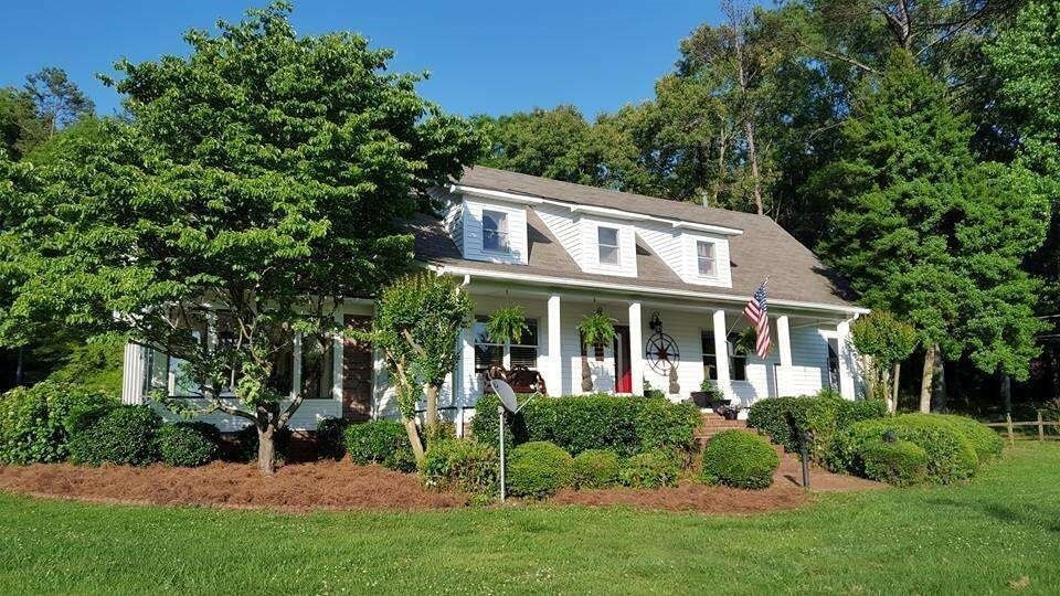 Primary Photo - 929 Pleasant Valley Rd SE