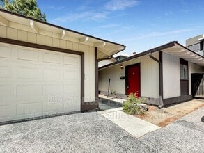 Building Photo - 933 Miramonte Ave