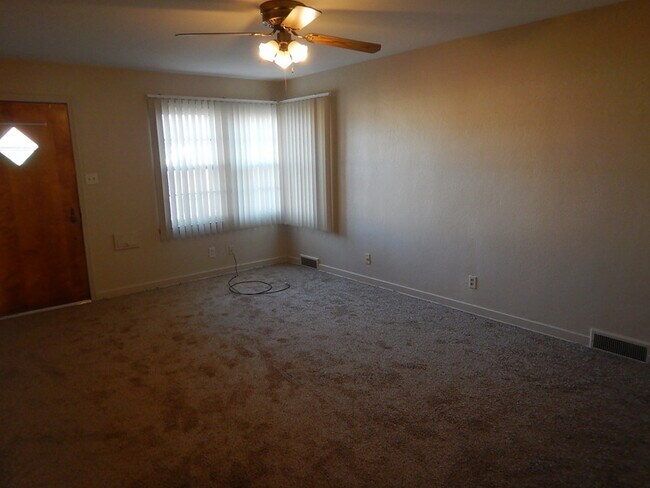 main living room - 407 S Jeffers St
