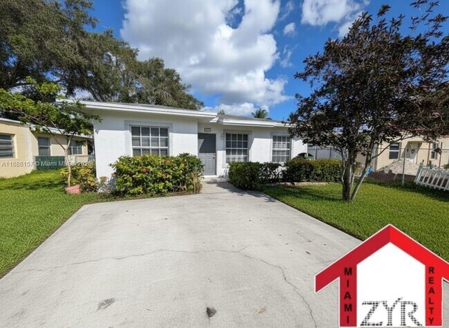 Foto del edificio - 720 NW 15th Terrace