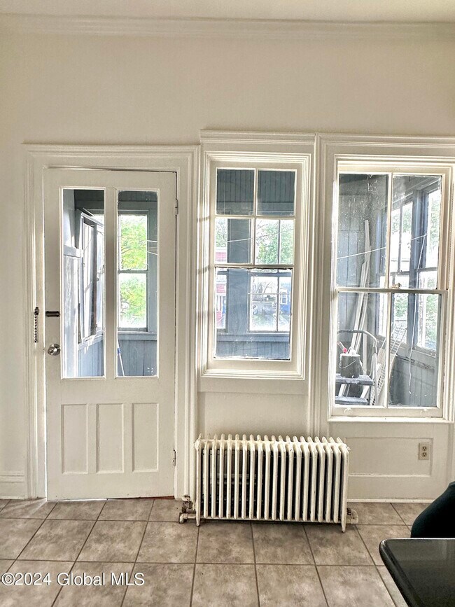 Building Photo - 316 Western Ave