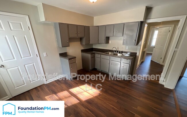 Foto del edificio - 2303 Longstreet Dr