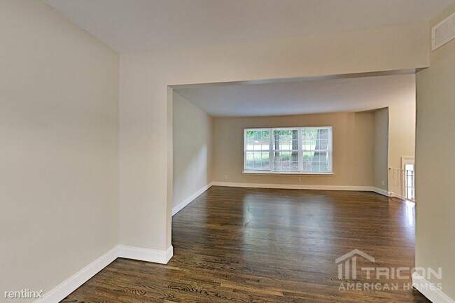 Building Photo - 350 Waycross Dr