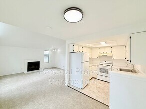 Building Photo - 1410 NE 72nd St
