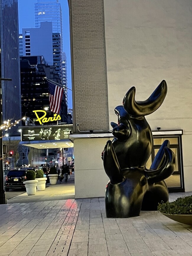 Building Photo - 58 W 58th St