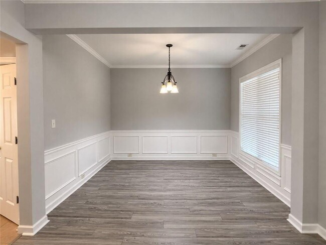 Building Photo - 2268 White Alder Dr NE