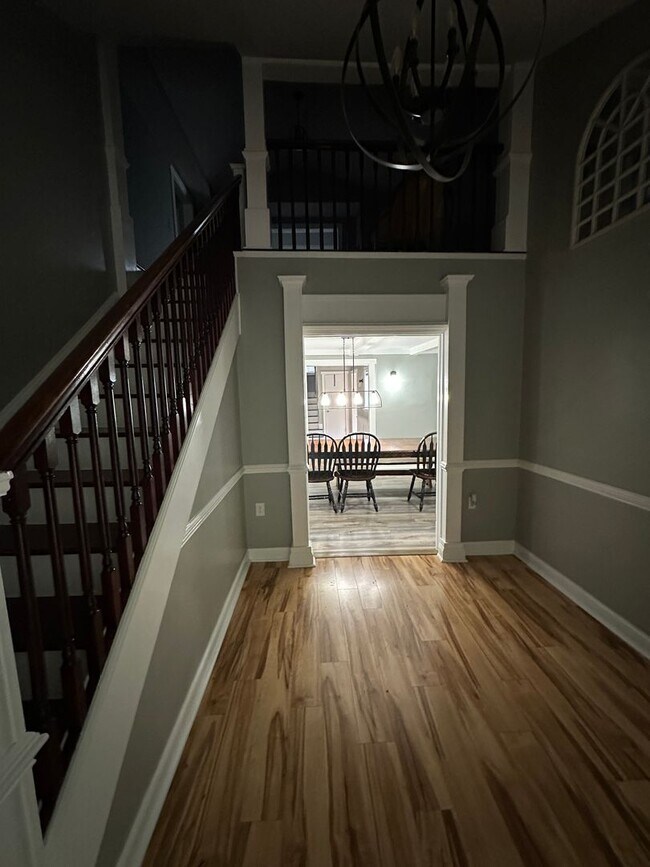 Foto del edificio - Massive Home for Rent