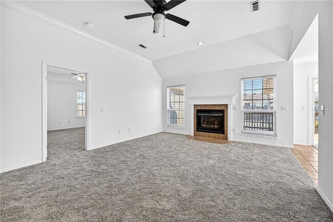 Foto del edificio - 1562 Hutchinson St