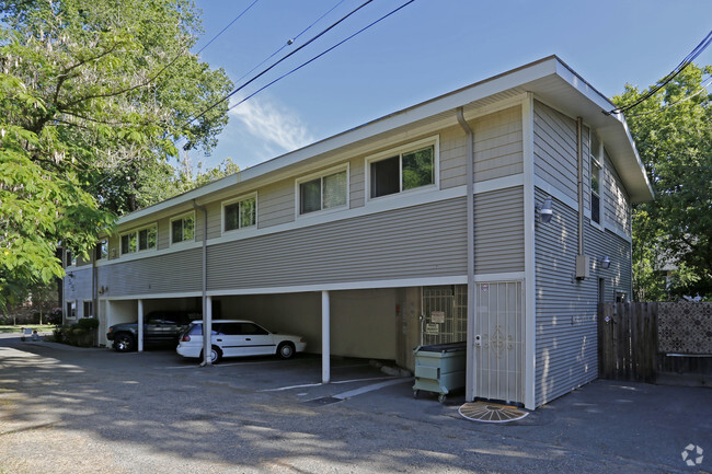 Building Photo - Midtown Manor Rooming House