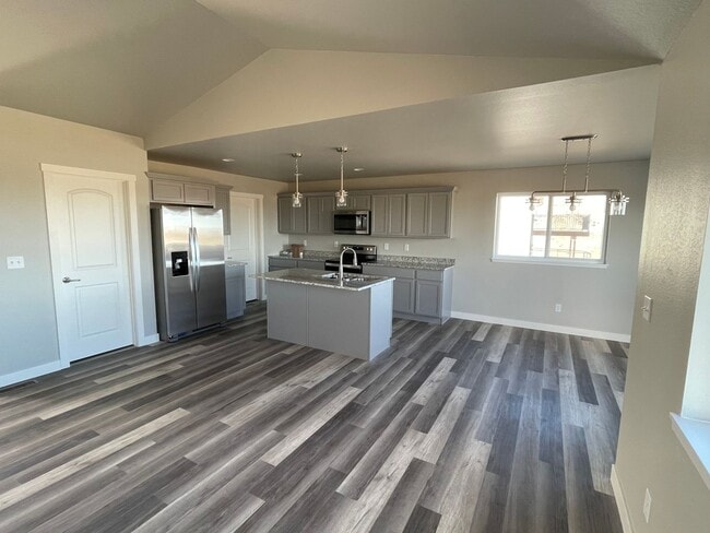 Building Photo - Newer 4 Bed, 3 Bath, 3 Car Garage Home for Rent