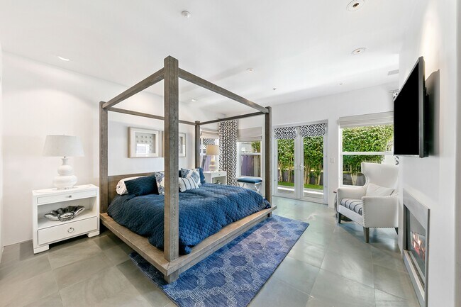 Building Photo - 1341 Palisades Beach Rd