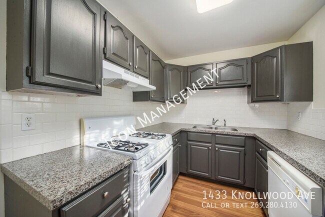 Building Photo - 1433 Knollwood Ave
