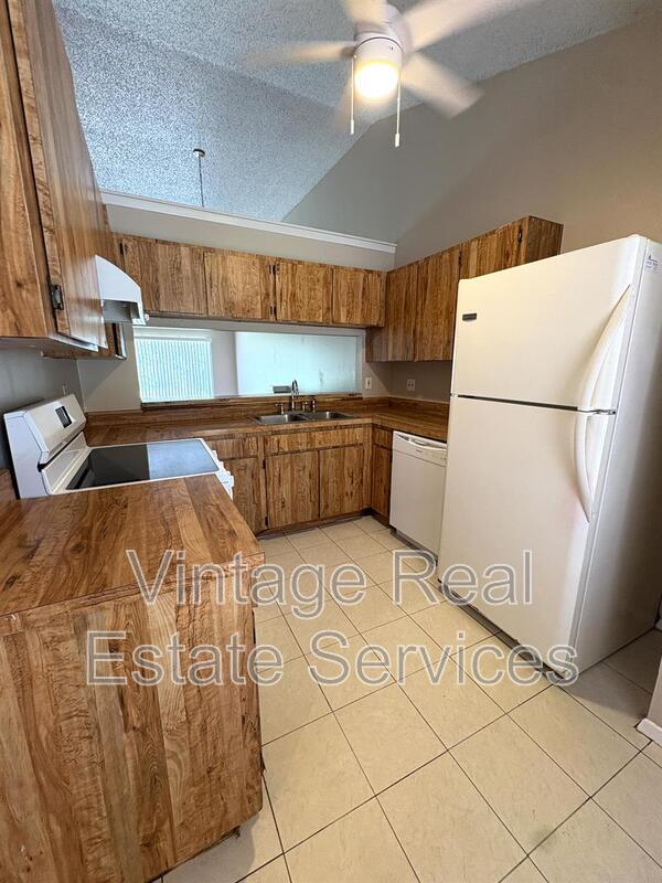 Foto del edificio - 3319 Fox Lake Dr
